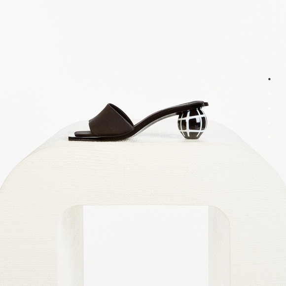 Tao Grid Sandal -Cult Gaia size 36.5 (6.5 US) - Picture 1 of 10